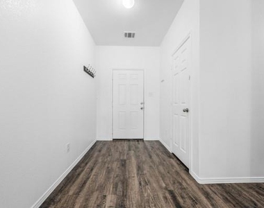 9850 Hunter Springs - Photo Thumbnail 4