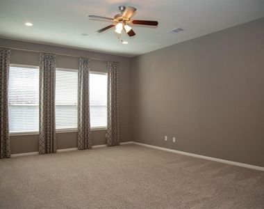 4902 Thunder Creek Lane - Photo Thumbnail 19