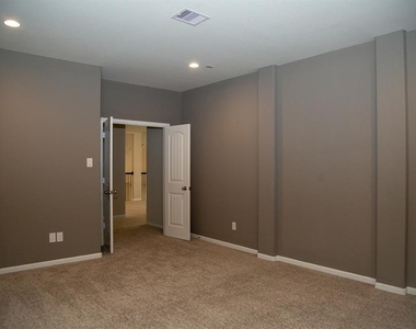 4902 Thunder Creek Lane - Photo Thumbnail 22