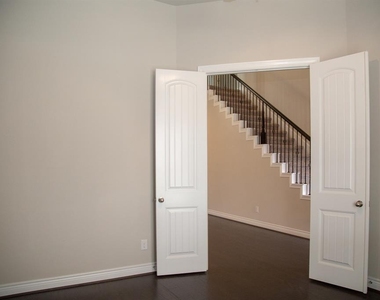 4902 Thunder Creek Lane - Photo Thumbnail 3