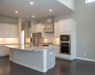 4902 Thunder Creek Lane - Photo Thumbnail 7