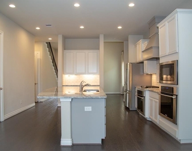 4902 Thunder Creek Lane - Photo Thumbnail 8