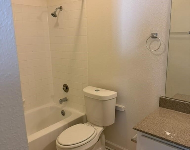 5625 Antoine Drive - Photo Thumbnail 9