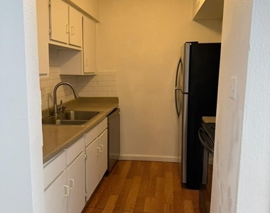 5625 Antoine Drive - Photo Thumbnail 4