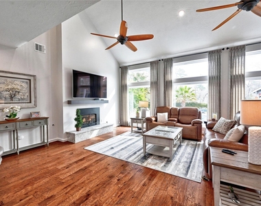 15461 Bedford Lane - Photo Thumbnail 9