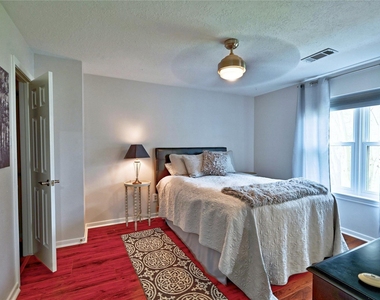 15461 Bedford Lane - Photo Thumbnail 32