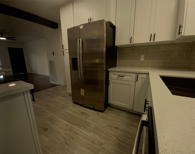 610 Fostoria Lane - Photo Thumbnail 8