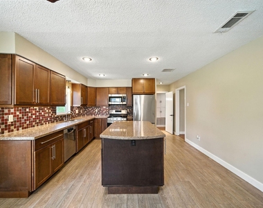 1714 Parana Drive - Photo Thumbnail 9