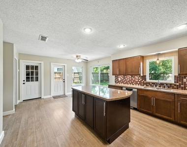 1714 Parana Drive - Photo Thumbnail 11