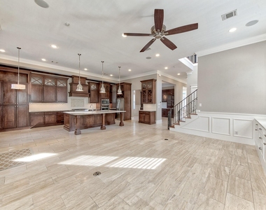 2006 Lubbock Street - Photo Thumbnail 9