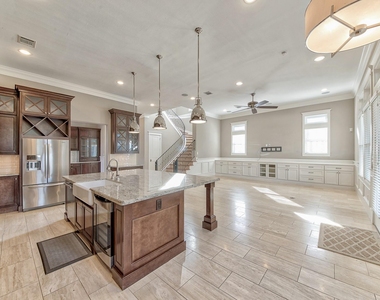2006 Lubbock Street - Photo Thumbnail 8