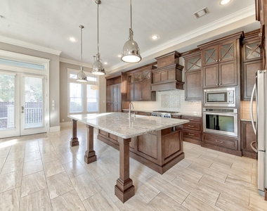 2006 Lubbock Street - Photo Thumbnail 7