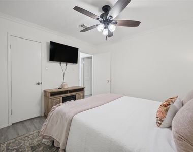 2202 Briarcreek Boulevard - Photo Thumbnail 22