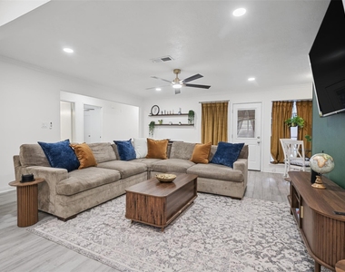 2202 Briarcreek Boulevard - Photo Thumbnail 8