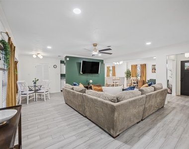 2202 Briarcreek Boulevard - Photo Thumbnail 10