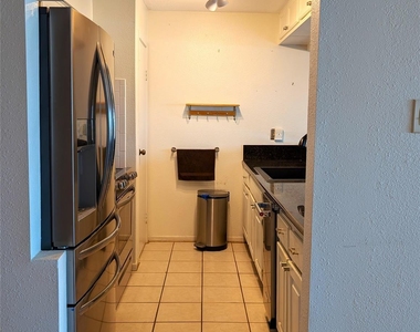 8402 Seawall Boulevard - Photo Thumbnail 7