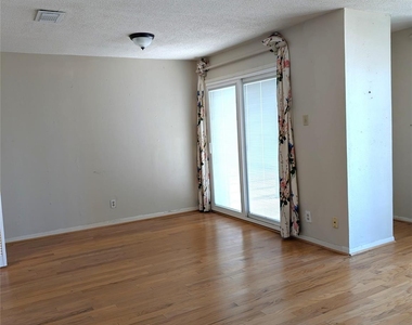 8402 Seawall Boulevard - Photo Thumbnail 10