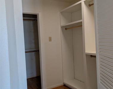 8402 Seawall Boulevard - Photo Thumbnail 16