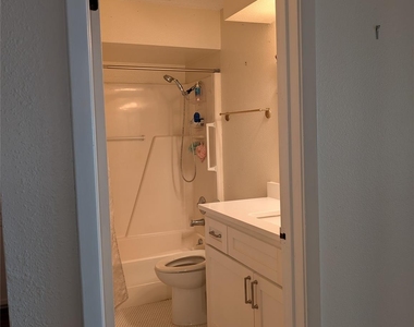 8402 Seawall Boulevard - Photo Thumbnail 13