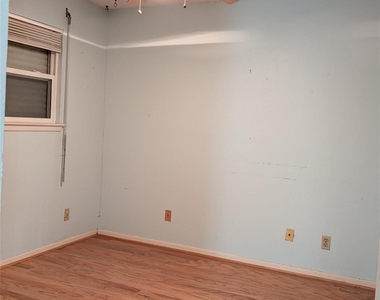 8402 Seawall Boulevard - Photo Thumbnail 18