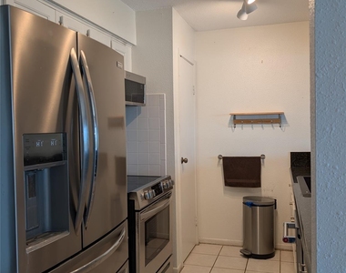 8402 Seawall Boulevard - Photo Thumbnail 21