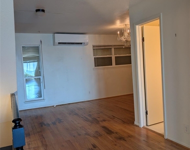 8402 Seawall Boulevard - Photo Thumbnail 12