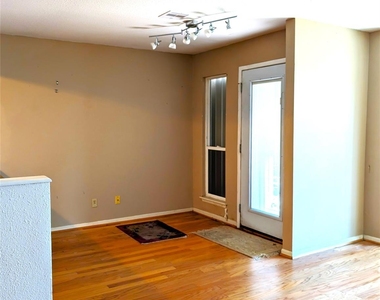 8402 Seawall Boulevard - Photo Thumbnail 5