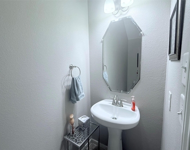 27 Umbria Lane - Photo Thumbnail 11