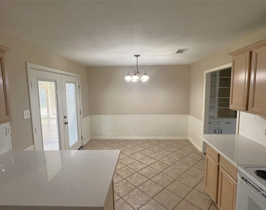 2109 Riverside Drive - Photo Thumbnail 7