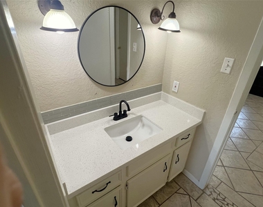 2109 Riverside Drive - Photo Thumbnail 18