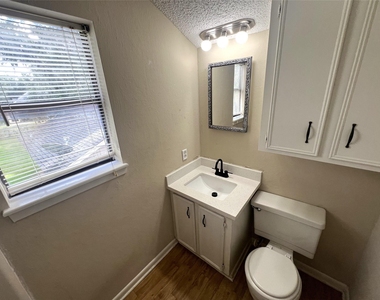 2109 Riverside Drive - Photo Thumbnail 20
