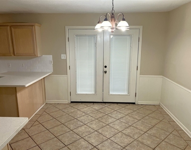 2109 Riverside Drive - Photo Thumbnail 6