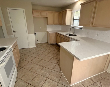 2109 Riverside Drive - Photo Thumbnail 9