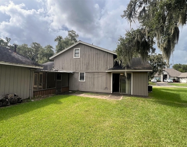 2109 Riverside Drive - Photo Thumbnail 4
