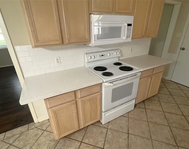 2109 Riverside Drive - Photo Thumbnail 10
