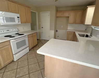 2109 Riverside Drive - Photo Thumbnail 8