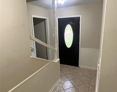 2109 Riverside Drive - Photo Thumbnail 12
