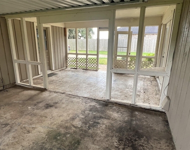 2109 Riverside Drive - Photo Thumbnail 23