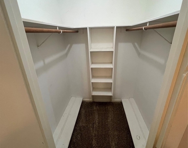 2109 Riverside Drive - Photo Thumbnail 16