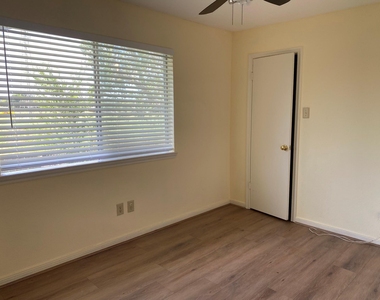 2426 Lakefield Way - Photo Thumbnail 12