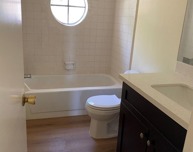 2426 Lakefield Way - Photo Thumbnail 15