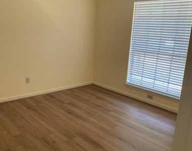 2426 Lakefield Way - Photo Thumbnail 14