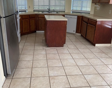 2426 Lakefield Way - Photo Thumbnail 6