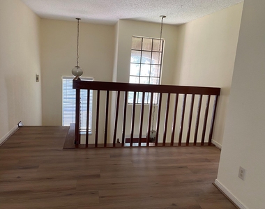 2426 Lakefield Way - Photo Thumbnail 9
