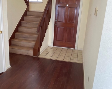 2426 Lakefield Way - Photo Thumbnail 7