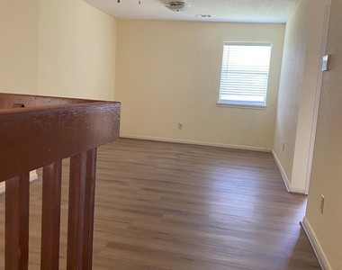 2426 Lakefield Way - Photo Thumbnail 11