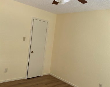 2426 Lakefield Way - Photo Thumbnail 13