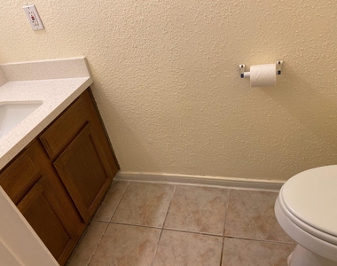 2426 Lakefield Way - Photo Thumbnail 10