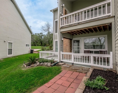 400 Echo Lane - Photo Thumbnail 13