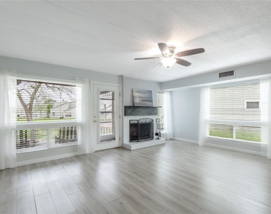 400 Echo Lane - Photo Thumbnail 5